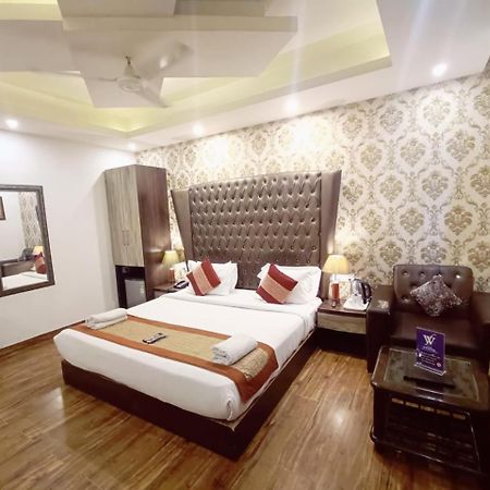 Hotel Waterfall Paschim Vihar Delhi Esterno foto