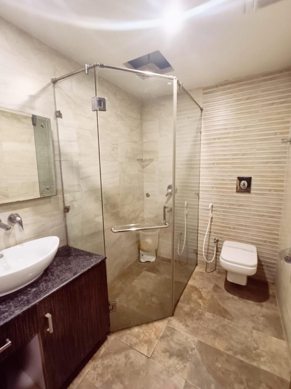 Hotel Waterfall Paschim Vihar Delhi Esterno foto