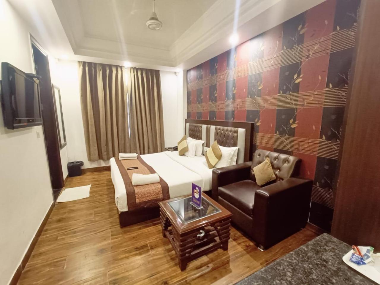 Hotel Waterfall Paschim Vihar Delhi Esterno foto