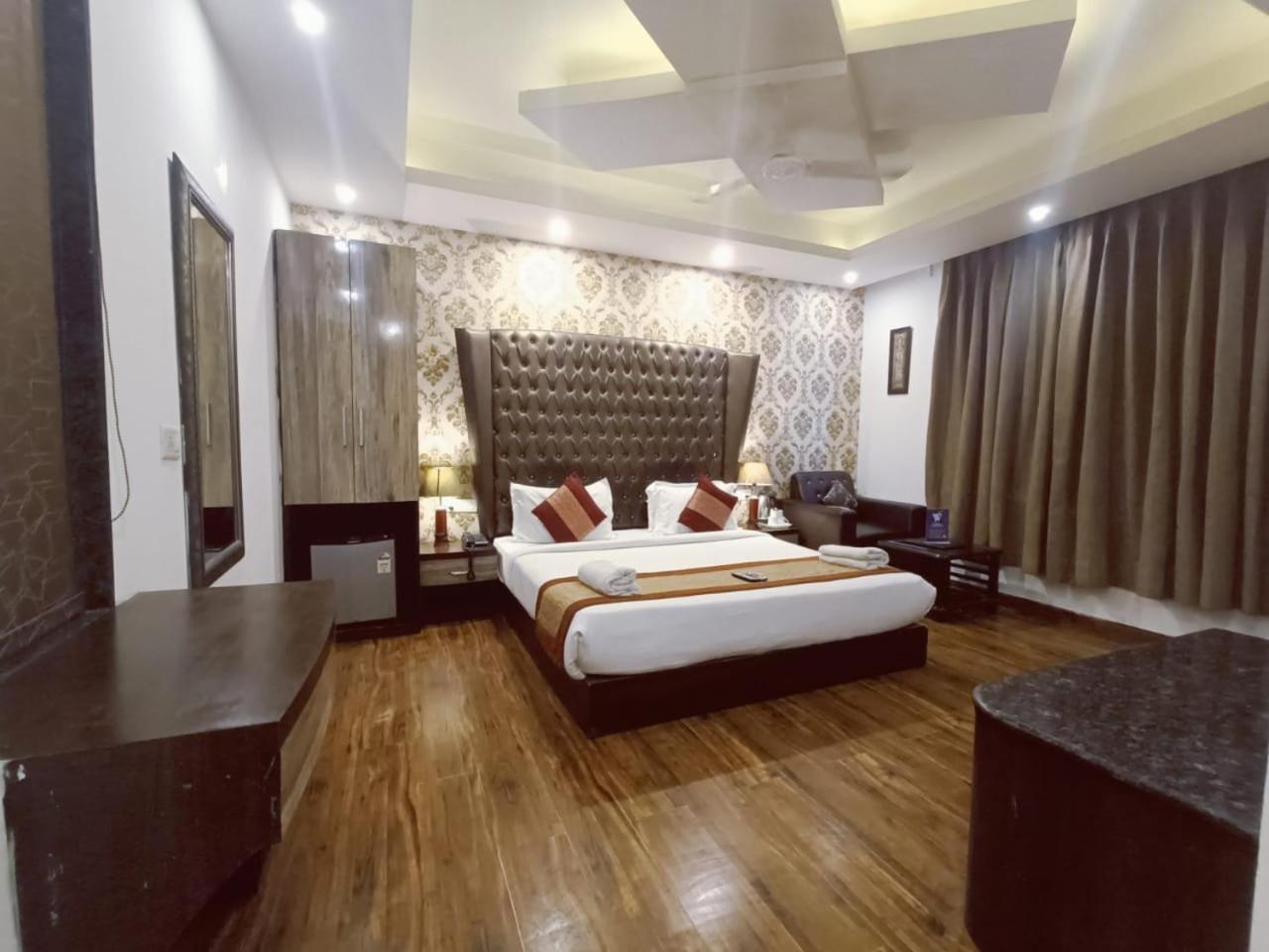 Hotel Waterfall Paschim Vihar Delhi Esterno foto