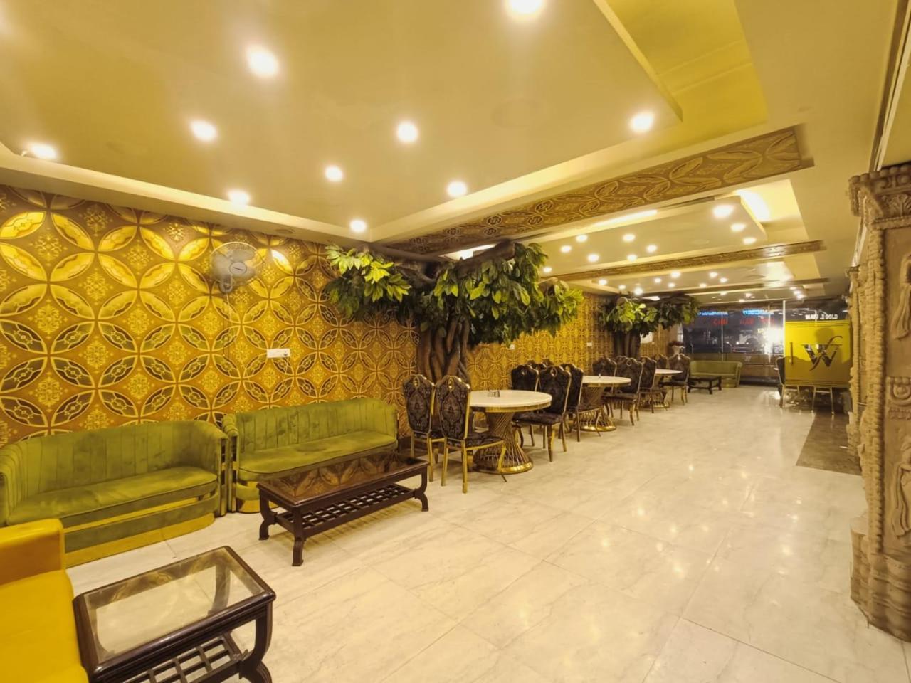 Hotel Waterfall Paschim Vihar Delhi Esterno foto