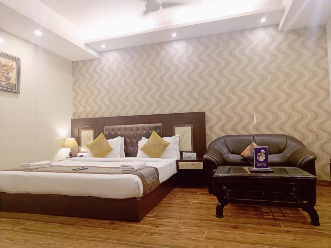 Hotel Waterfall Paschim Vihar Delhi Esterno foto