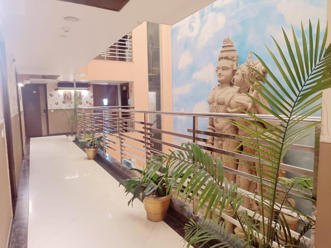 Hotel Waterfall Paschim Vihar Delhi Esterno foto