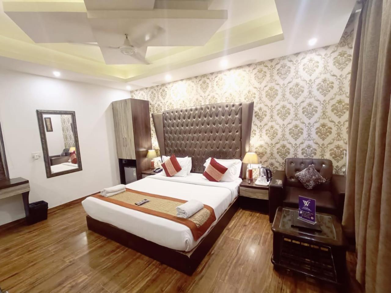 Hotel Waterfall Paschim Vihar Delhi Esterno foto