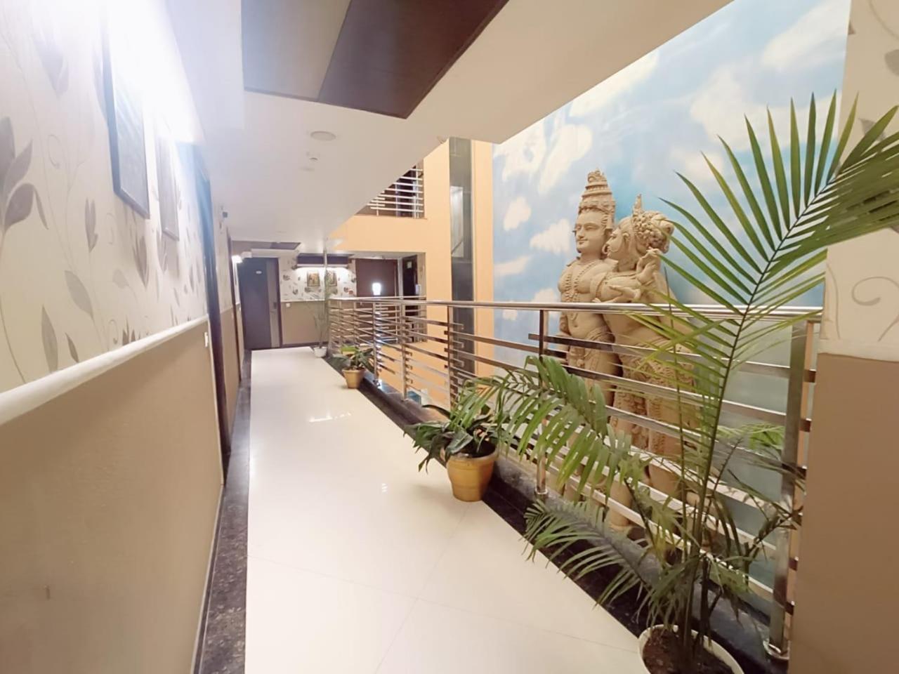 Hotel Waterfall Paschim Vihar Delhi Esterno foto